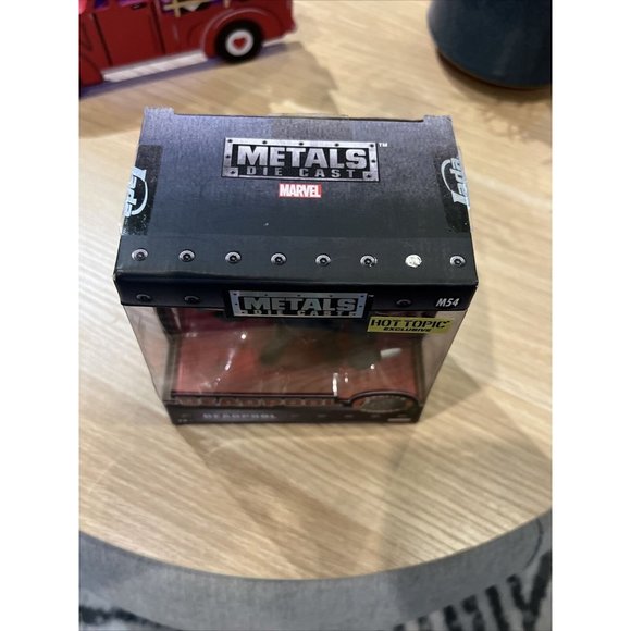 Marvel Deadpool Die Cast Action Figure Hot Topic Exclusive Gray Version - Picture 10 of 11